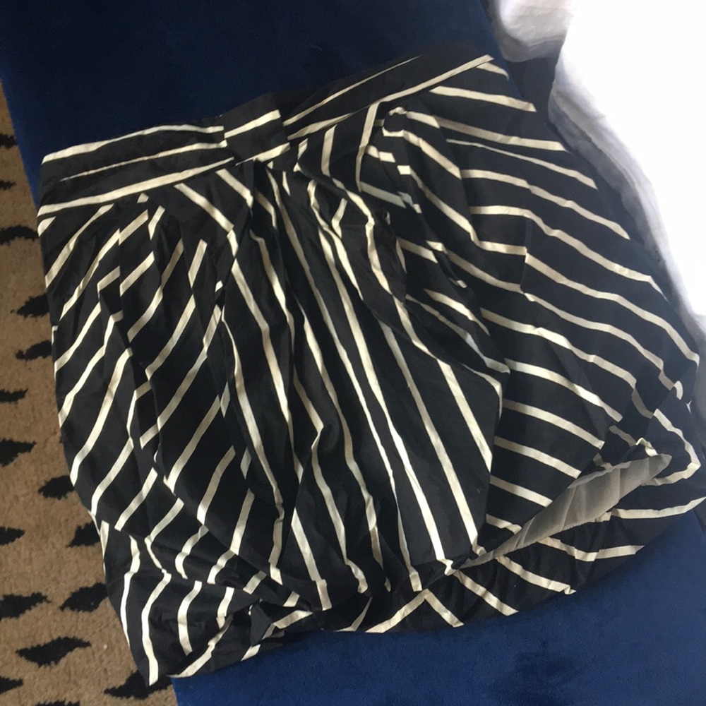 Black and while bubble skirt